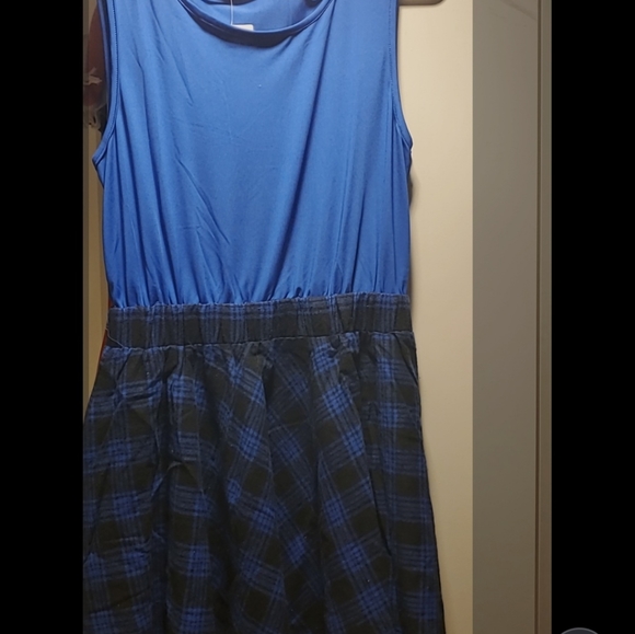 Dress - Picture 3 of 3